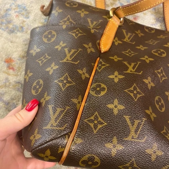 Louis Vuitton Totally Monogram PM tote - Picture 6 of 12